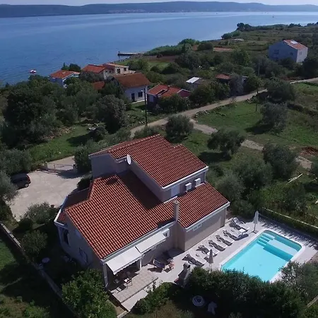 Karla, Dobropoljana, Otok Pasman Dobropoljana