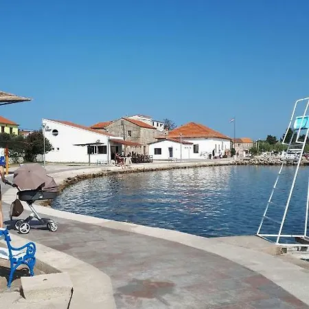 Karla, Dobropoljana, Otok Pasman Apartment
